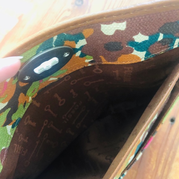 NWOT Fossil Clutch - Picture 4 of 5